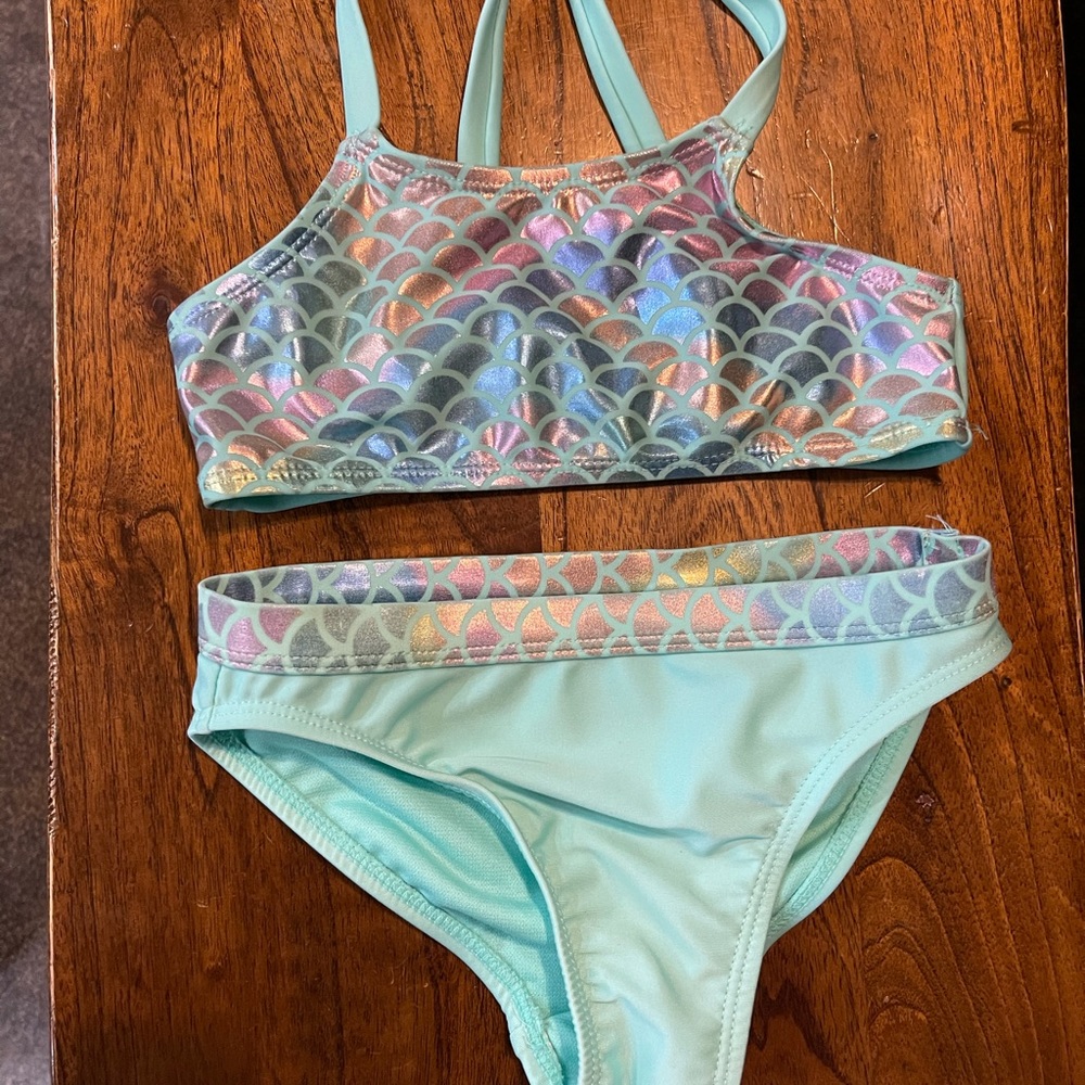 2 Girls Swimsuit sets.